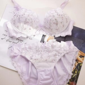 Japanese sweet cute girls lingerie without steel ring low chicken heart gathered embroidered flowers underwear set women bra set